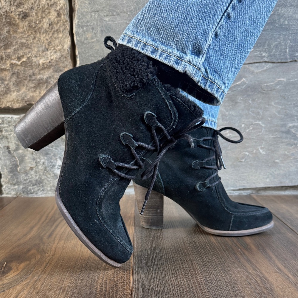 UGG‎ Australia Analise Black Suede Ankle Booties Chunky Heel Lace Up Sheepskin 7